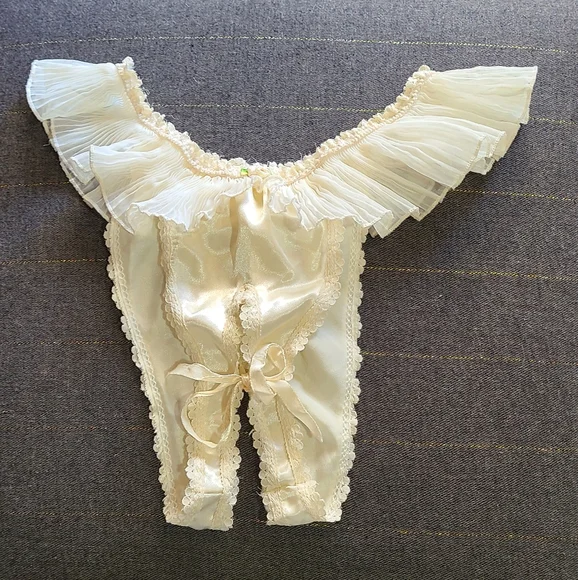 VTG Women's Crotchless Panties Cream Colored Lace + Silk Feeling Sz OSFA - Picture 2 of 9